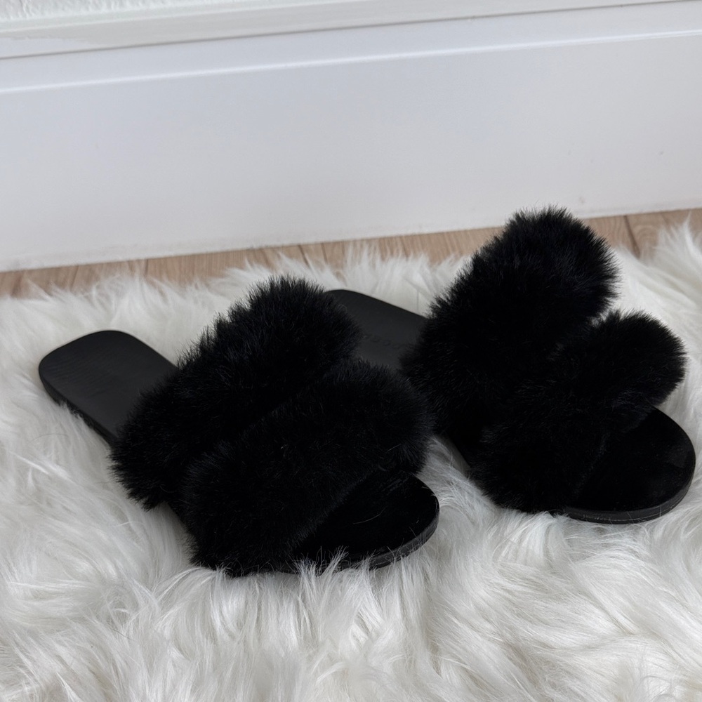 BAMBOO Black Faux Fur Slide Sandals